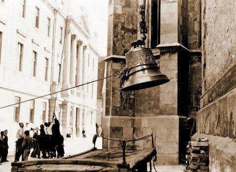 Gornji grad. Markov trg 1931. godine. Podizanje crkvenog zvona